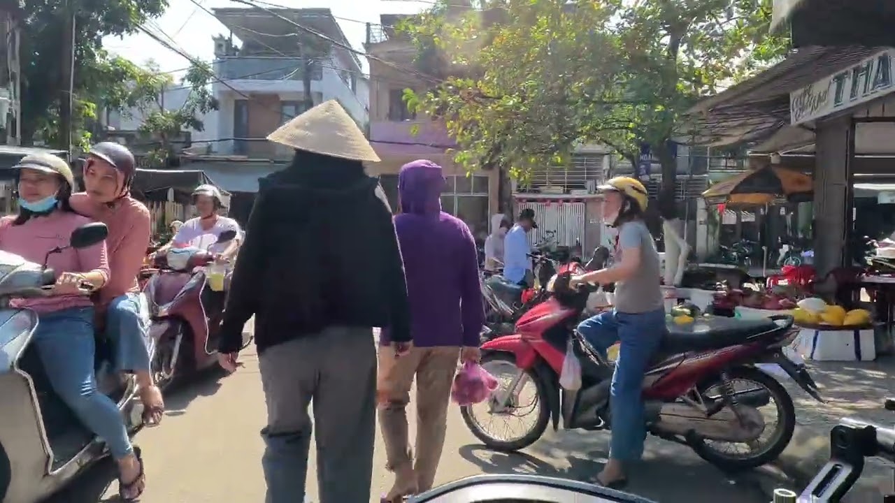 CHỢ TÂY LỘC TRƯA CUỐI NĂM TIỂU THƯƠNG BÁN HÀNG XUYÊN TRƯA MẶC DÙ TRỜI NẮNG