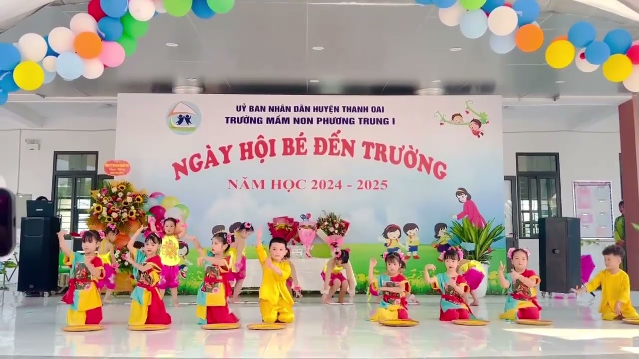Múa: chữ đẹp mà nết cảng ngoan ( cac bé trường mn phương trung I )