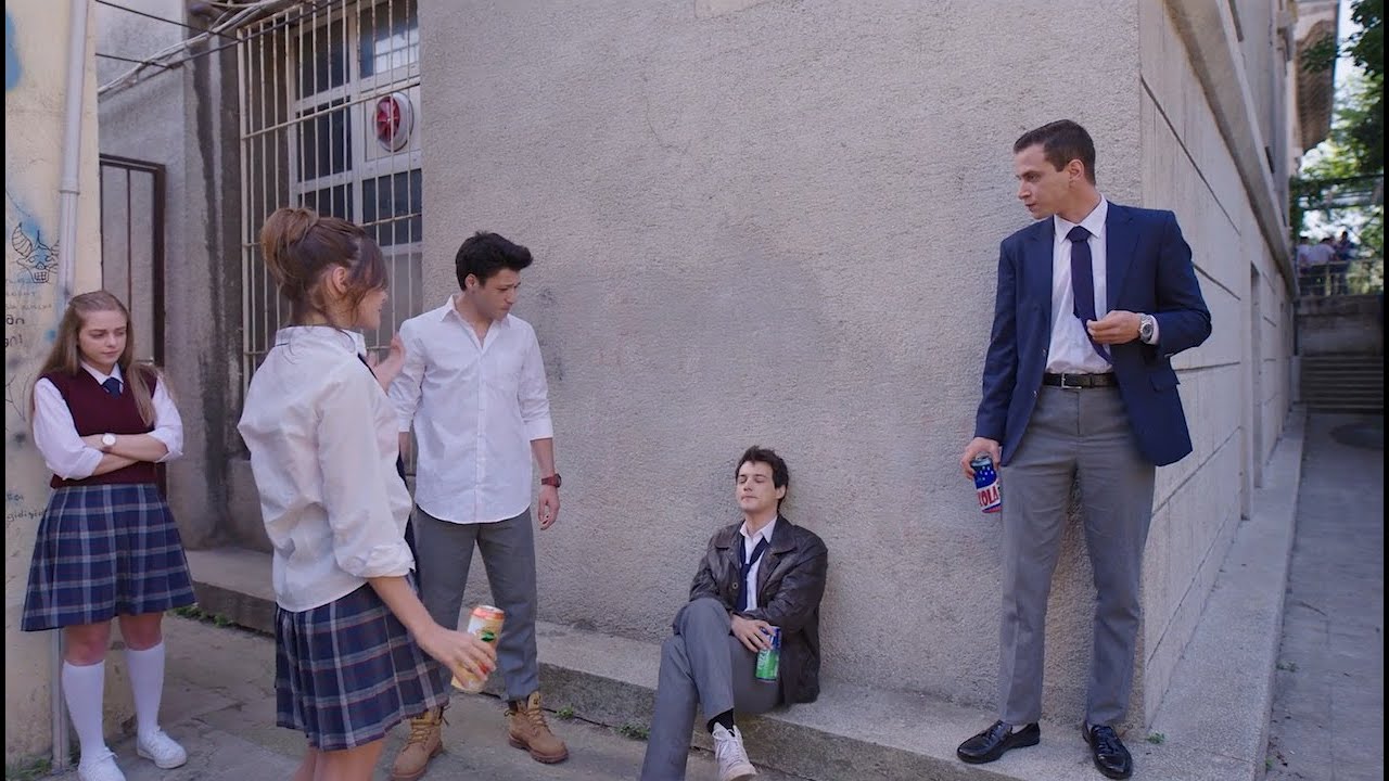 A group of student outcasts try to make their favorite teacher fall in love so she won’t leave town