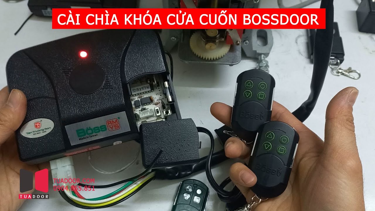 Hướng dẫn 02 c&aacute;ch c&agrave;i ch&igrave;a kh&oacute;a điều khiển cửa cuốn Bossdoor kh&ocirc;ng l&ecirc;n h&ocirc;p | www.tuadoor.com