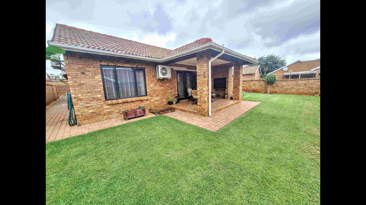 Beatiful modern 3 bedroom Full Title house in security complex in Theresapark