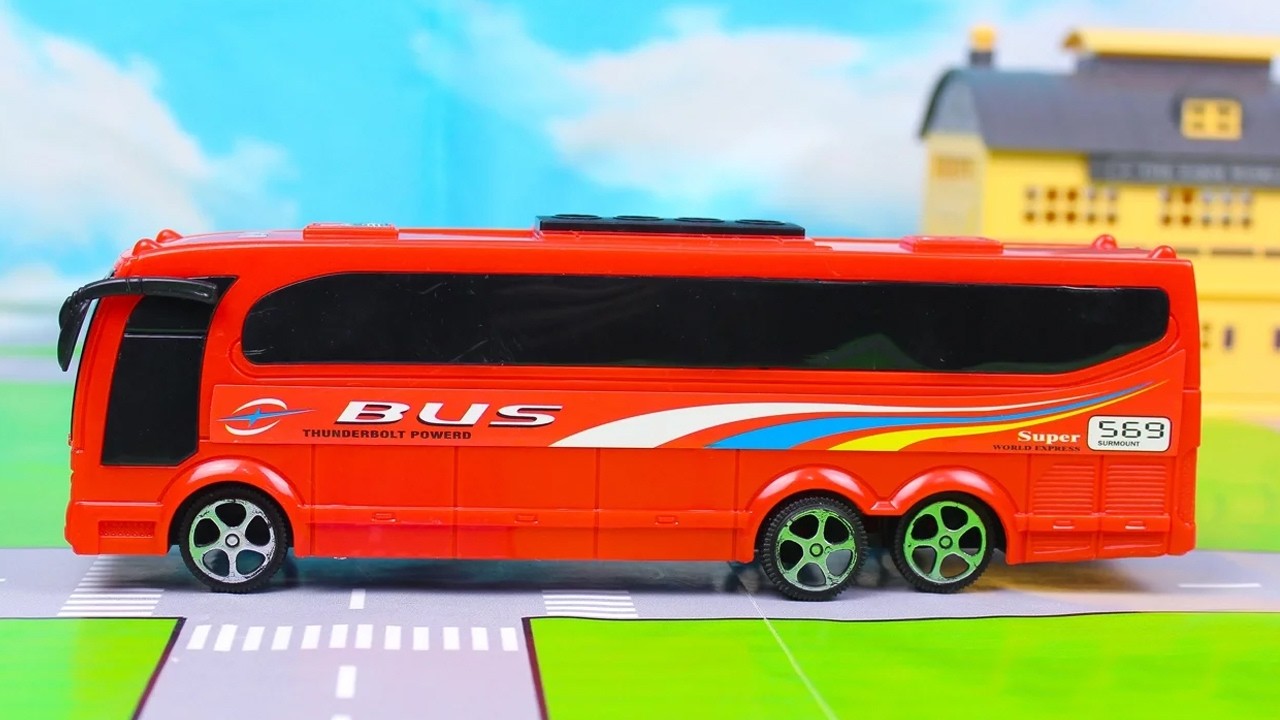 ПОЛИЦЕЙСКАЯ МАШИНА И АВТОБУС СПАСАЮТ СКОРОЮ ПОМОЩЬ! 🚑 Машинки приключения Городе