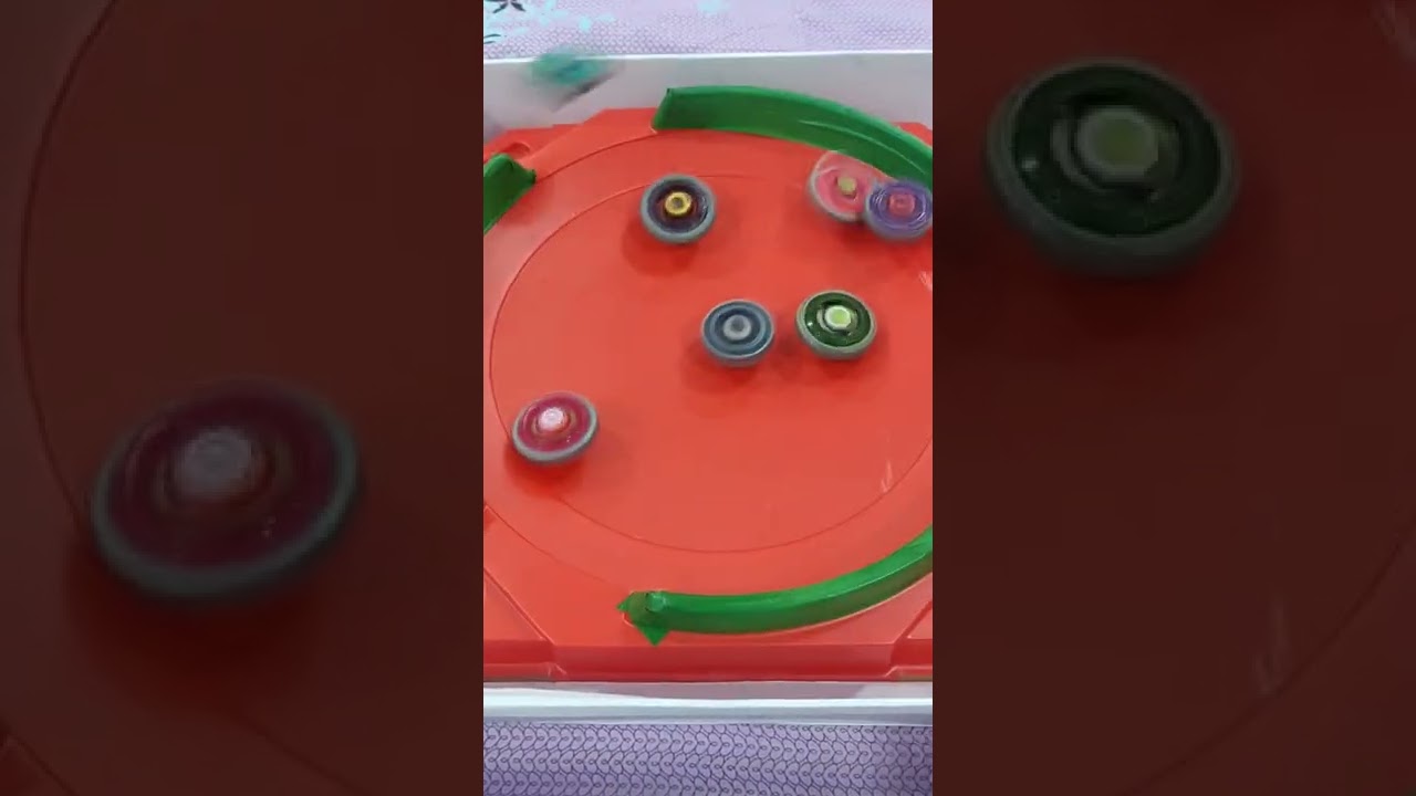 10 Beyblades Battle royale!