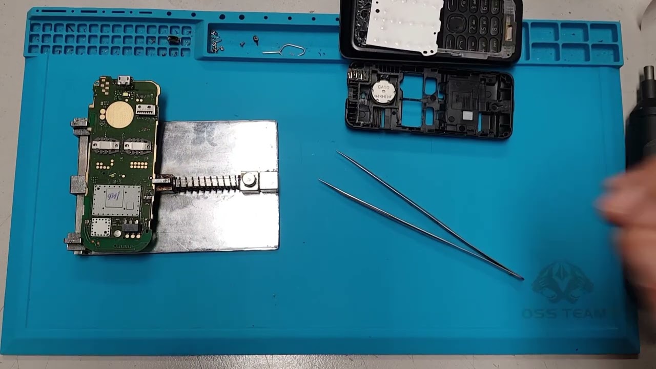 how to replace a broken charging connector on Nokia 130 RM-1035 / How to open Nokia 130