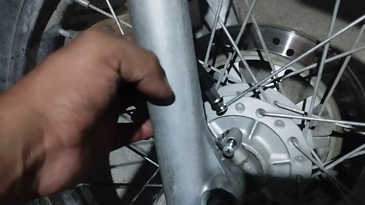 Cómo cambiar cable Velocímetro (reenvío velocímetro) de una Honda XR 150L?