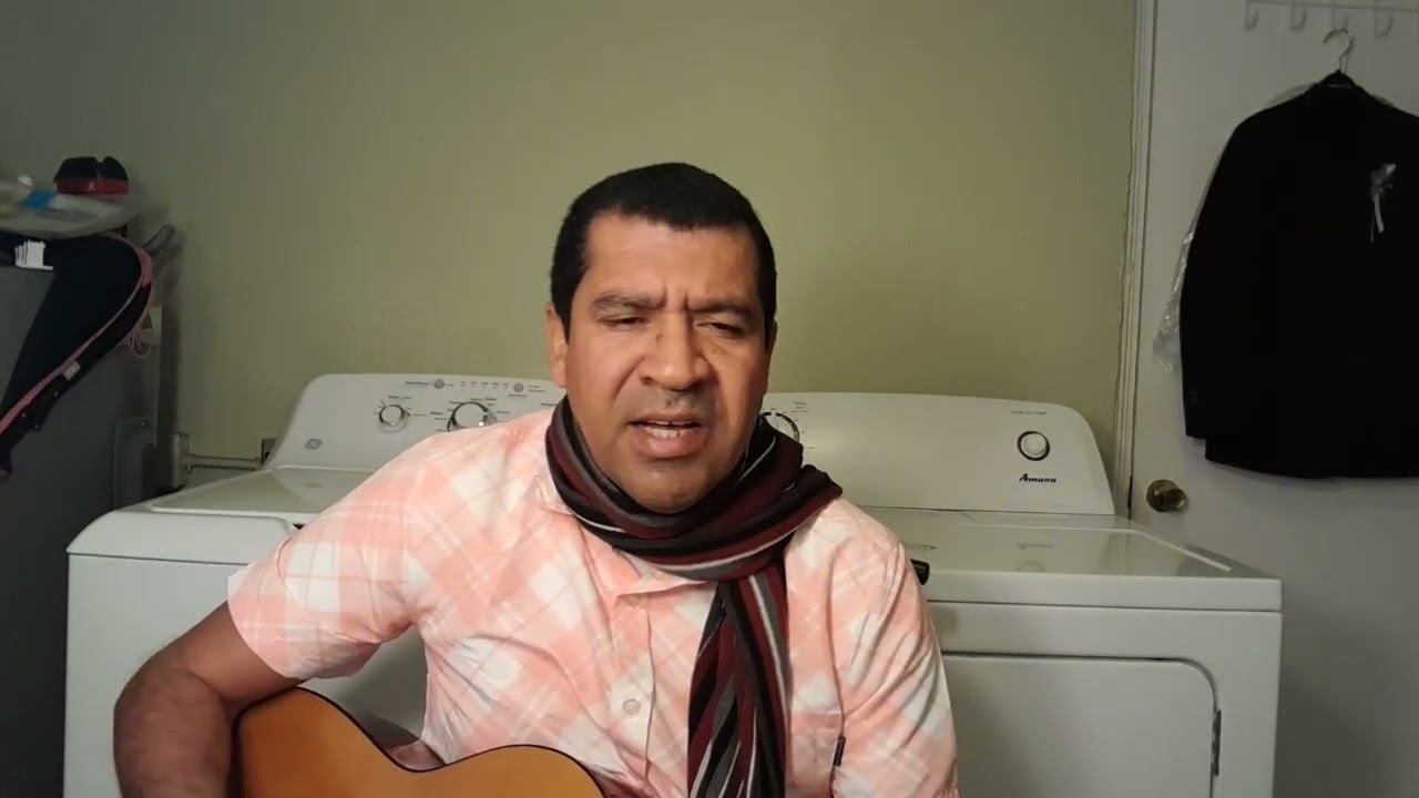 De rodillas lloraba y lloraba