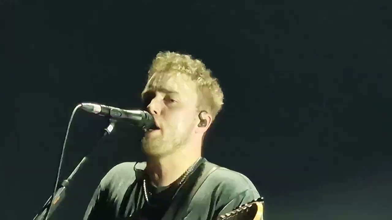 🤍Sam Fender🖤 -TV Dinner- live #peoplewatching @VorstNationaal