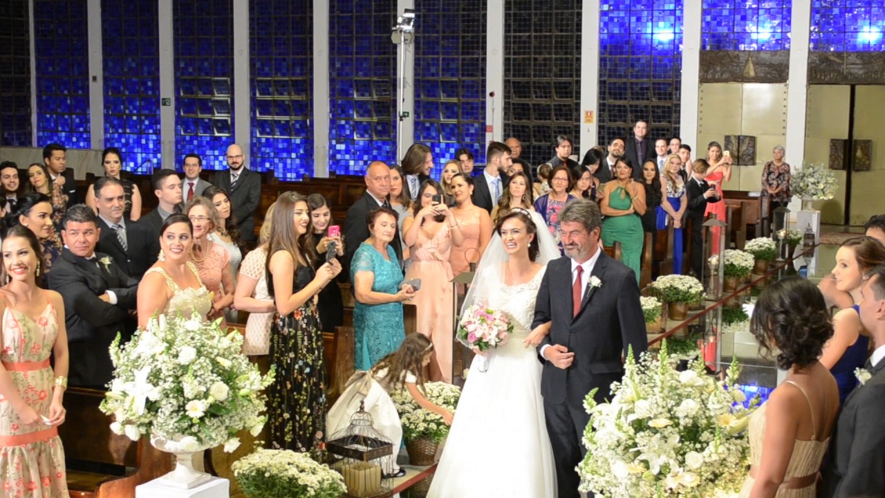Linda Entrada da Noiva | Hallelujah - Shrek | Sonho Musical - Brasília (instagram)