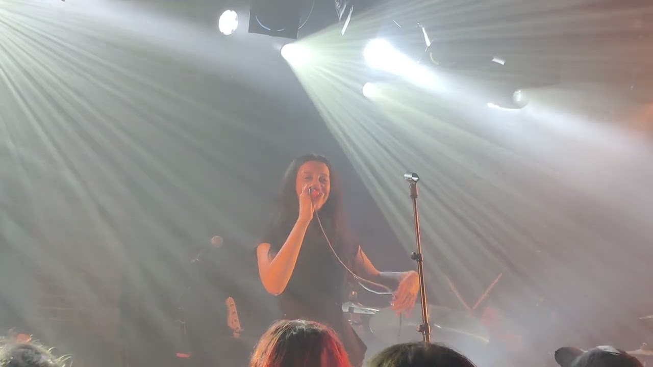 Julia Wolf - Wishbone @La Maroquinerie 2025