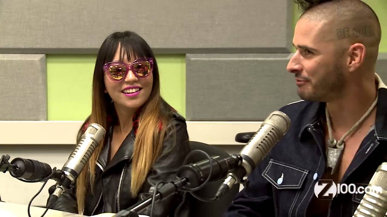 DNCE en una entrevista con Shelley Rome para la radio Z100