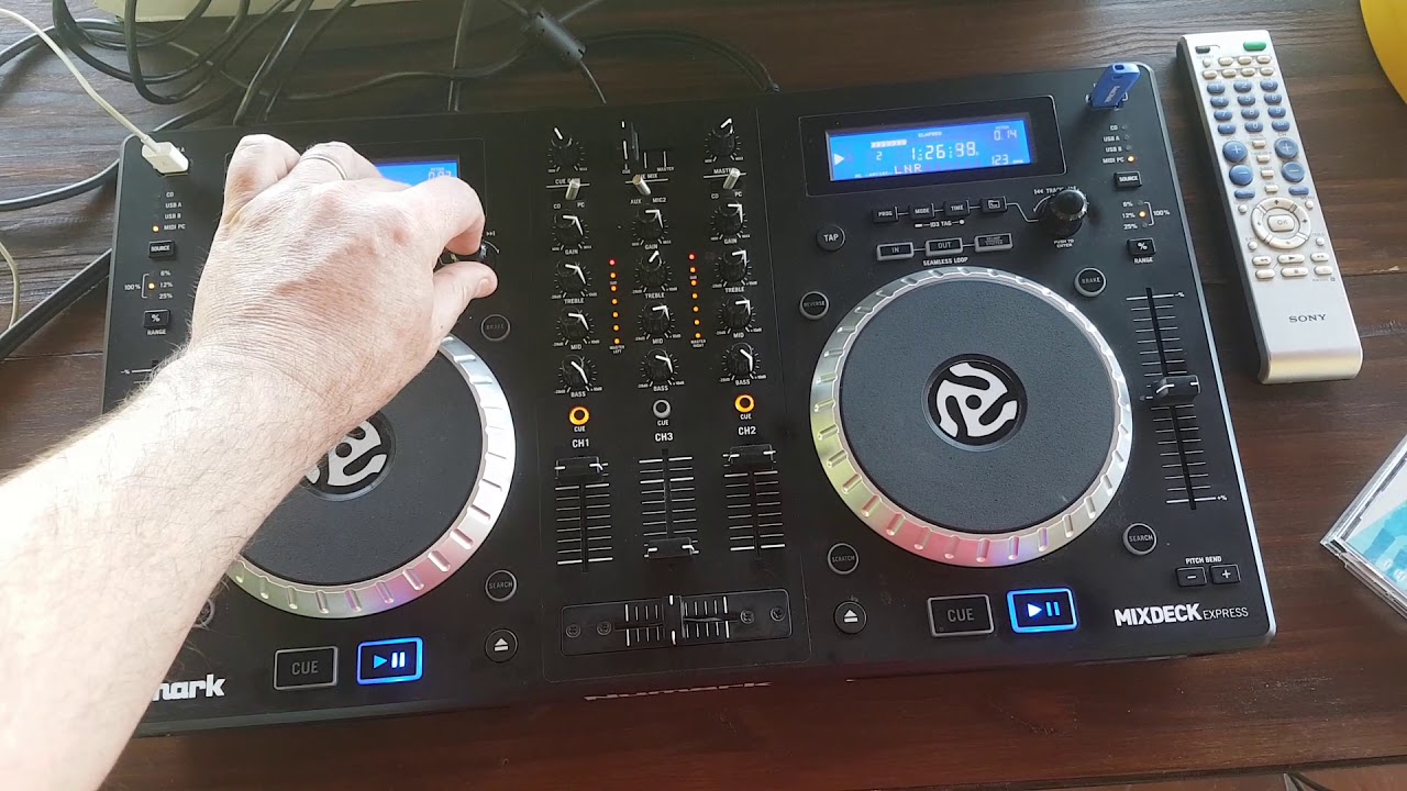 Mixing 80's house with Numark Mixdeck Express