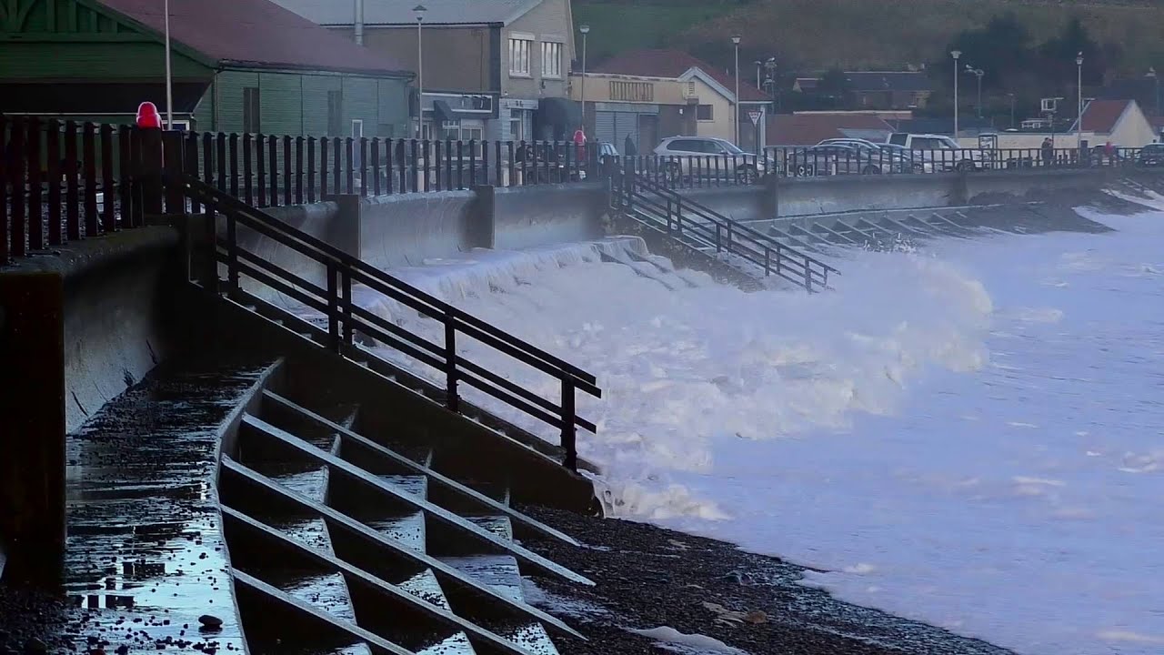 SCOTLAND FLOODS 2016 - Stonehaven WAVES