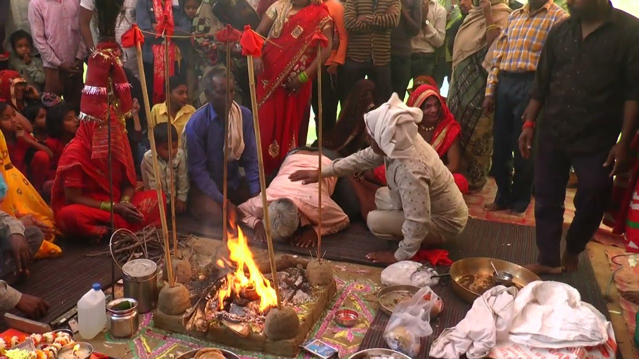 देव कैसे आते हैं देखिए देहाती देवी जागरण में
