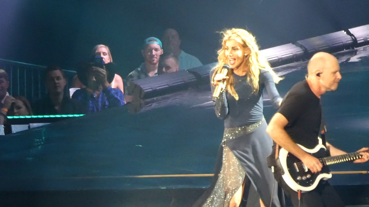 This Kiss - Faith Hill  - Soul2Soul - Jacksonville - 9-16-2017