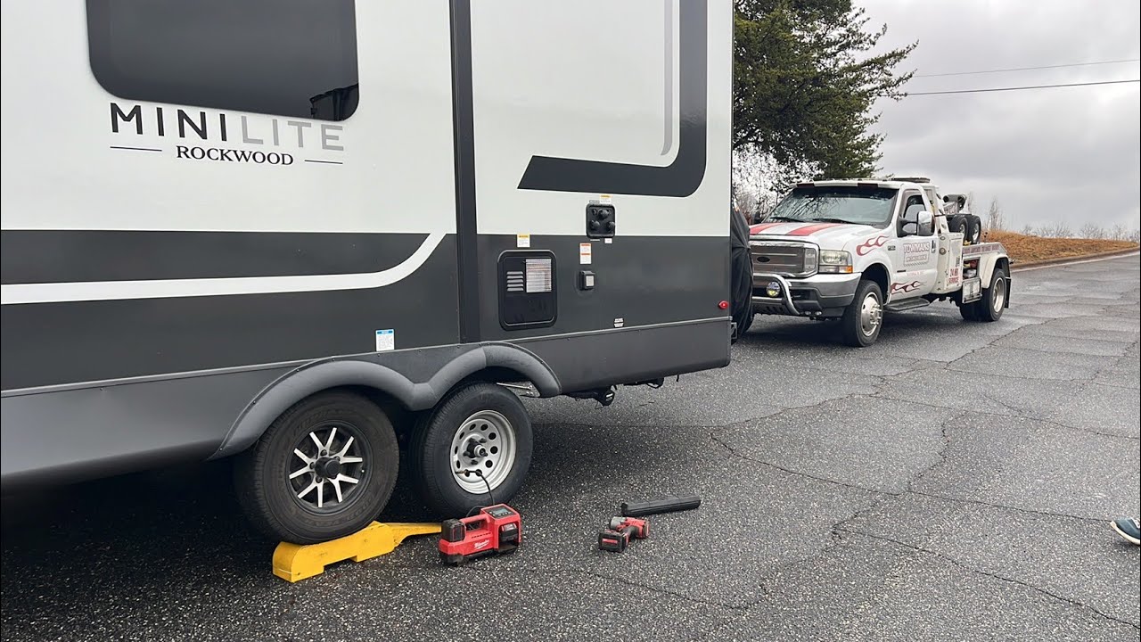 CAMPER RV TIRE CHANGE
