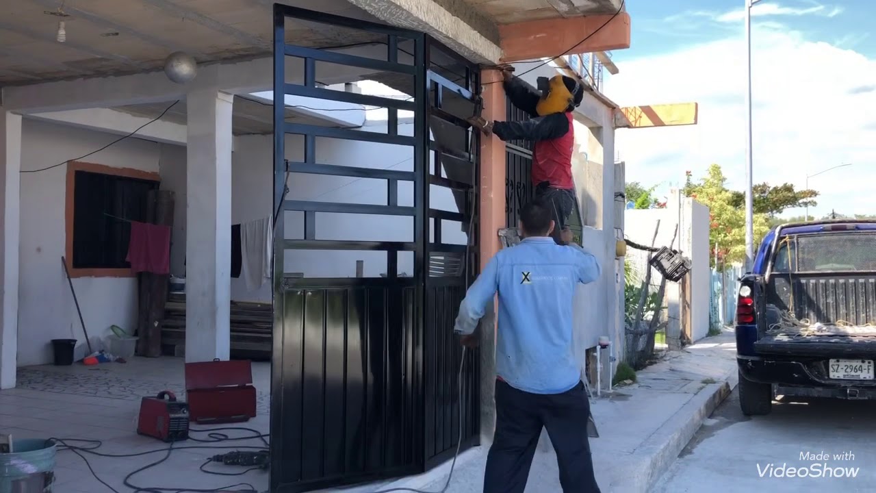 PORTÓN A 4 HOJAS ABATIBLES