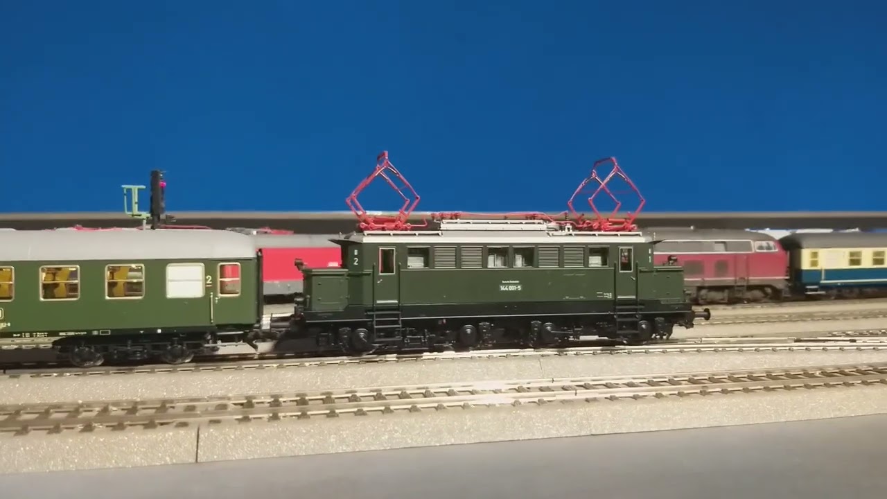 Piko 51182 BR 144 001