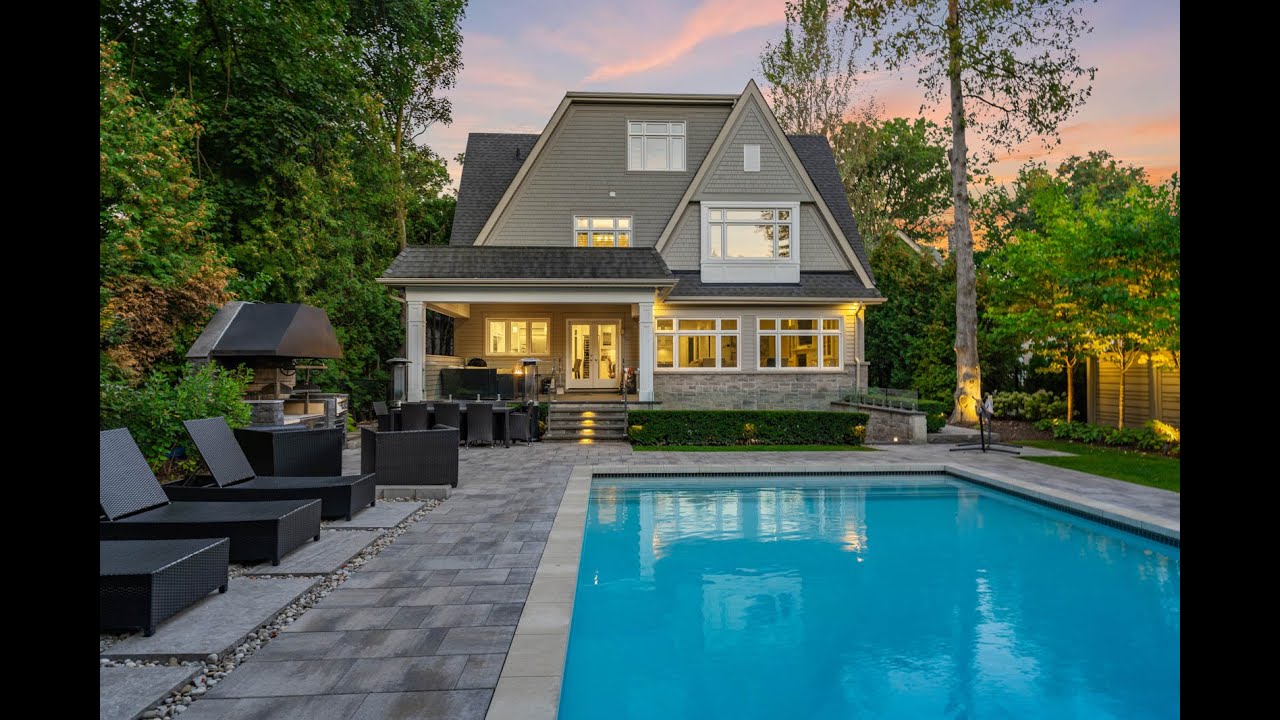 Inside a $4,350,000 Luxury Home in Roseland, Burlington Ontario | 3087 Lakeshore Rd