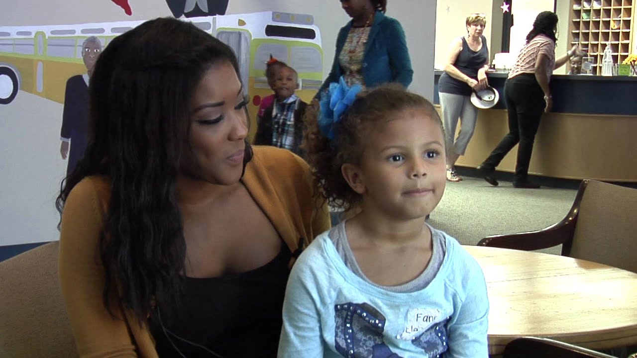 Father, daughter reunited in surprise homecoming