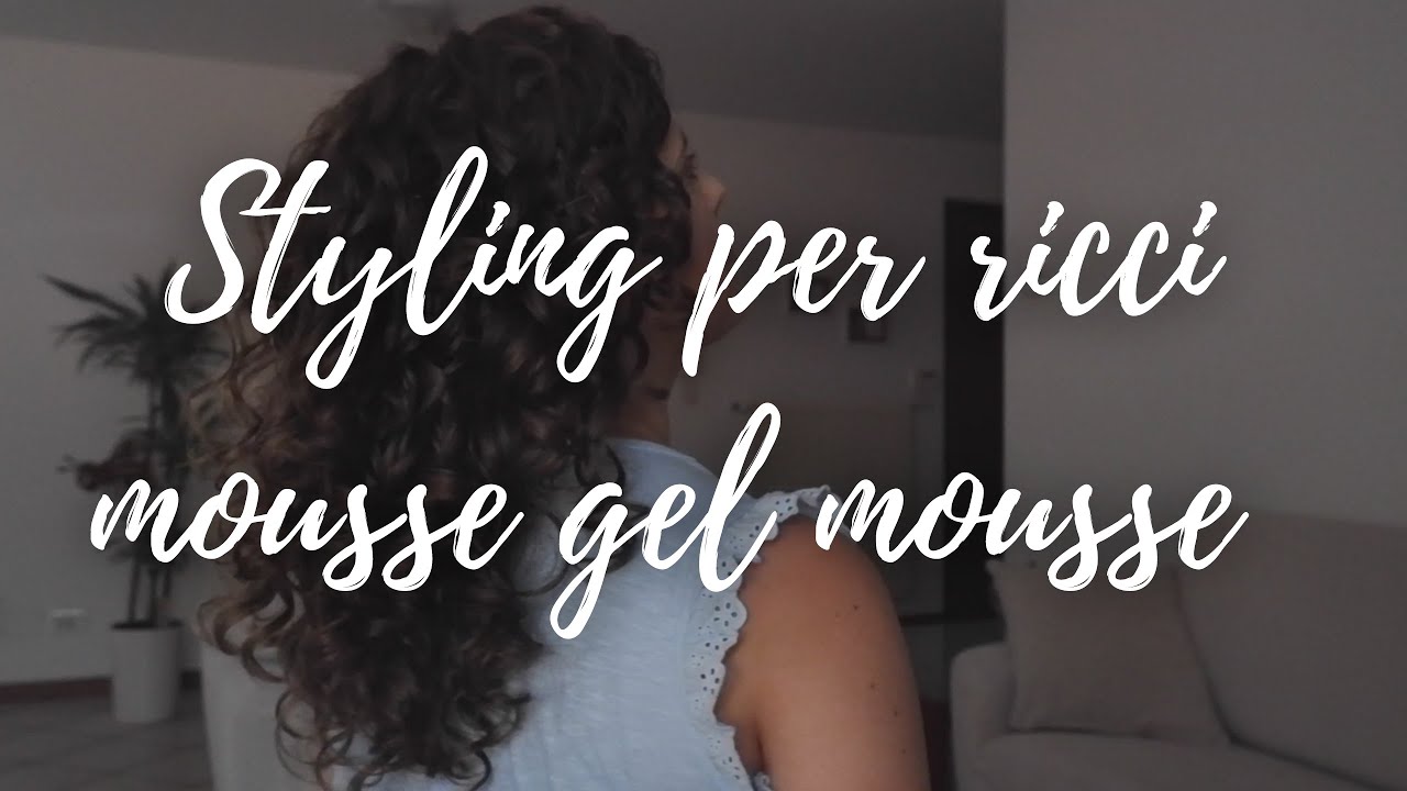 Styling per capelli ricci: mousse gel mousse