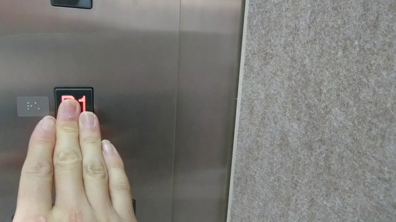 デュオこうべのエレベーター（プロメナ側）