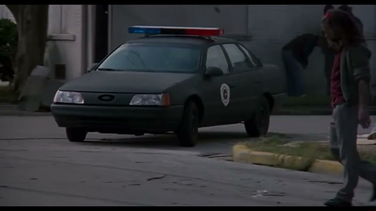 Robocop 2. (1990) movie details - Ford TAURUS Police car