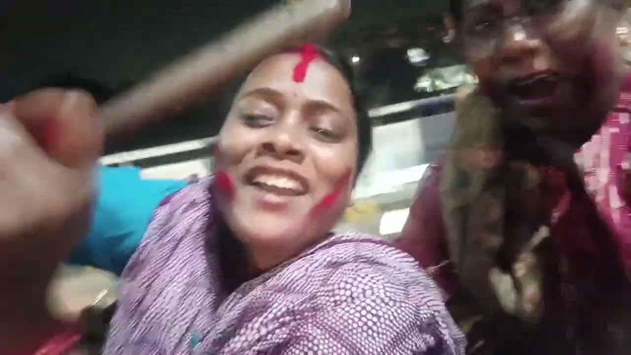 মায়ার বিসর্জনের সময় মনে অদ্ভুত এক মিশ্র অনুভূতি জাগে—অনেক দুঃখ, আবার অনেক আনন্দ।