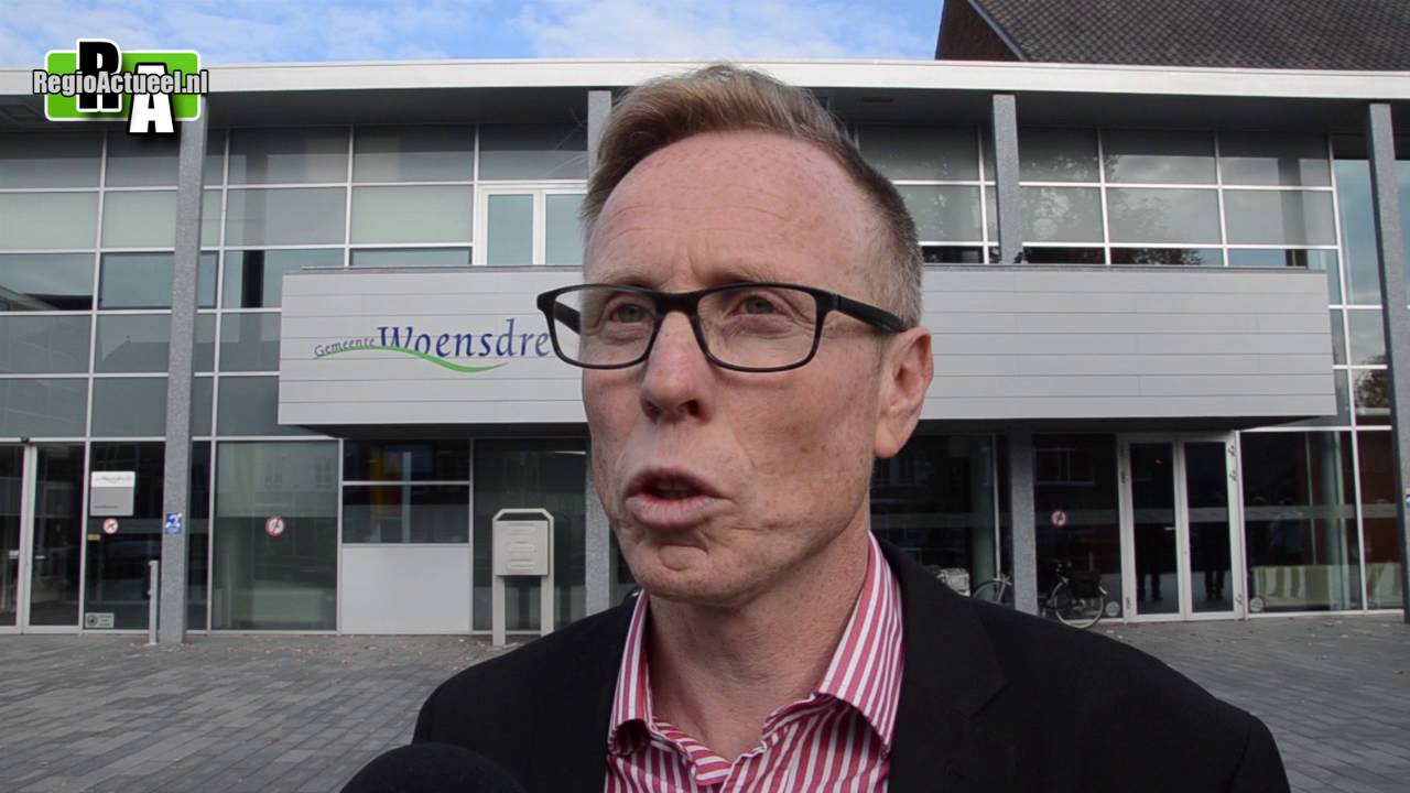 Regenboogvlag voor gemeentehuis Woensdrecht