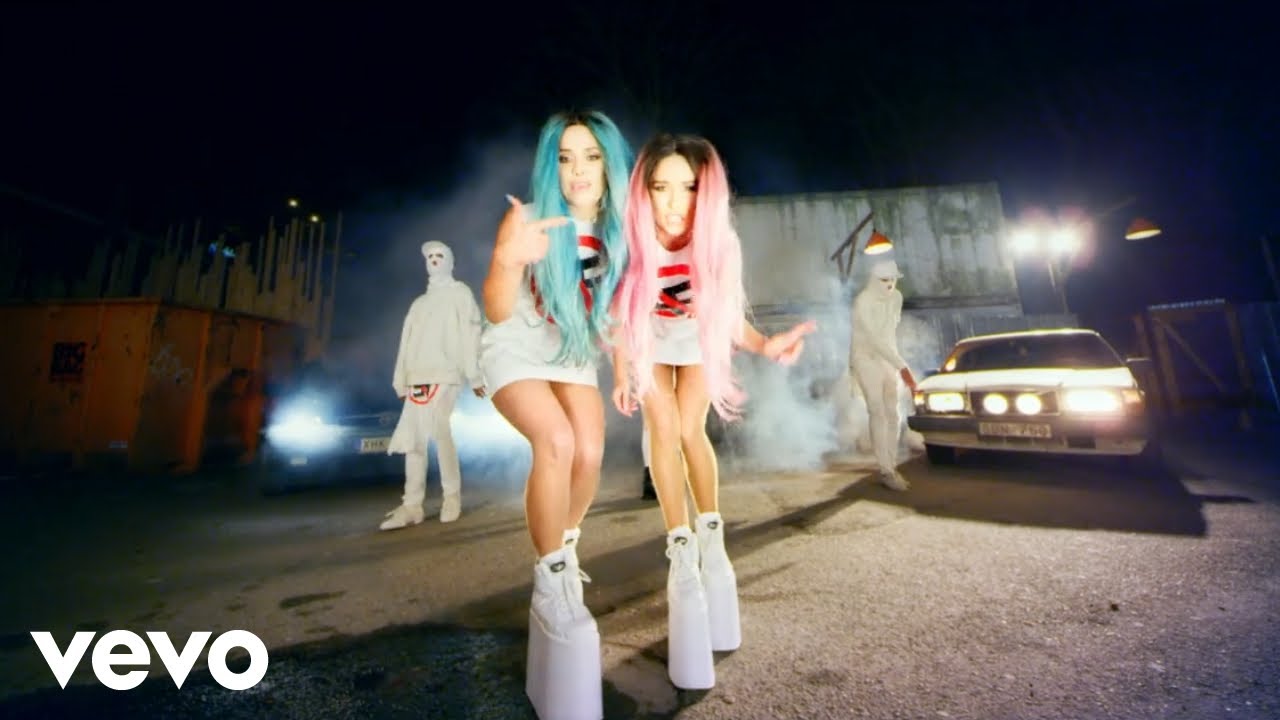 Rebecca & Fiona - Holler