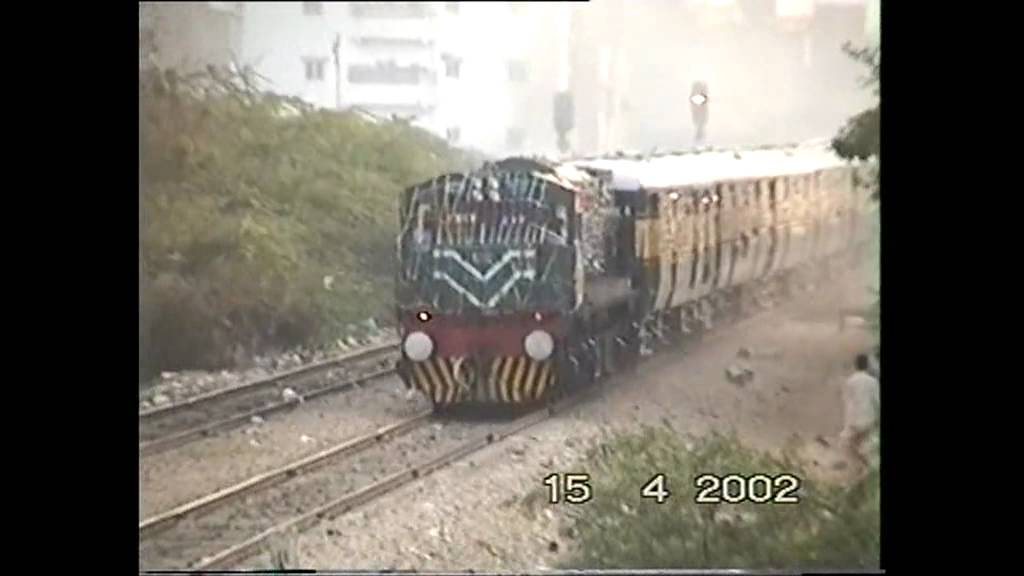PAKISTAN RAILWAY NEW TRAIN FAREED EXPRESS START HIS JOURNEY FOR LAHORE .