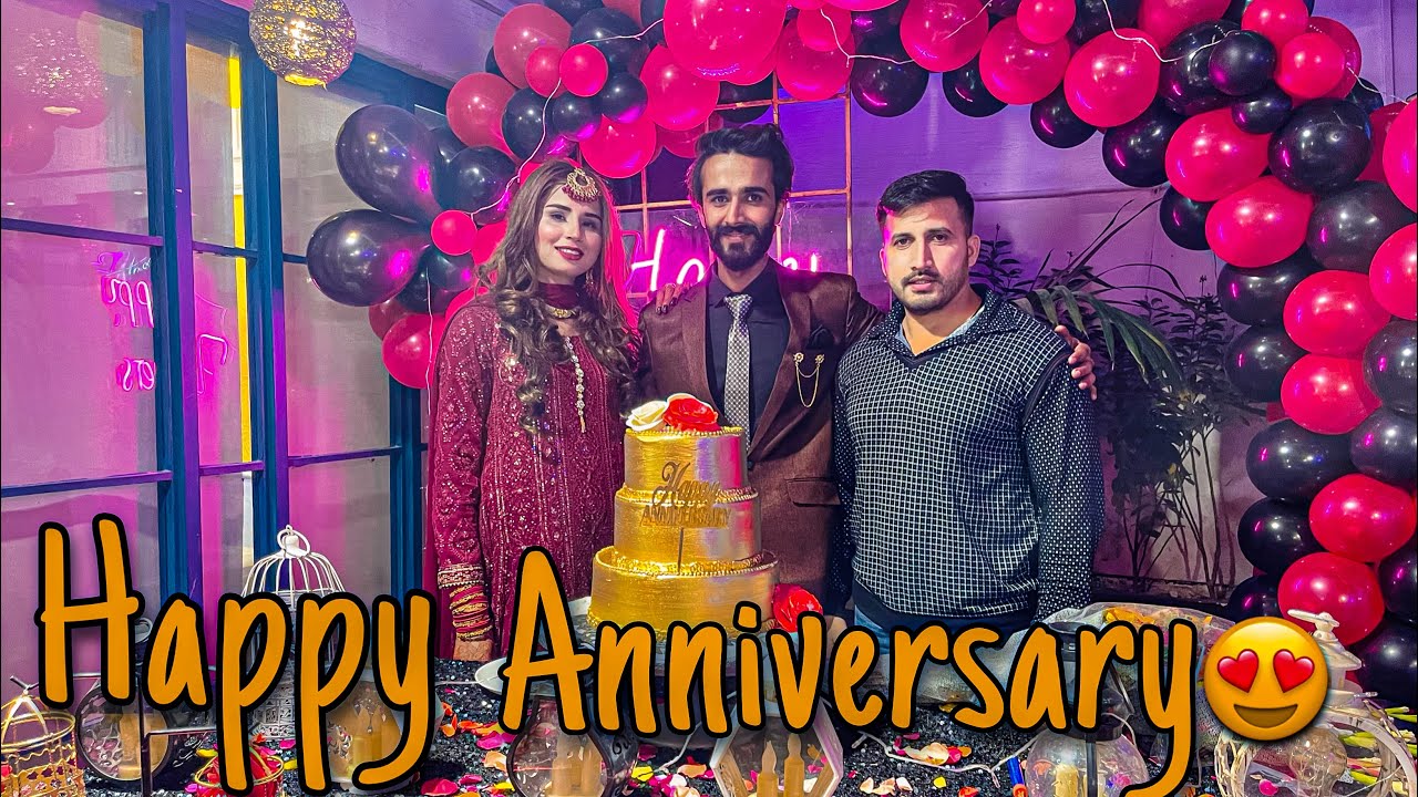 Kis Ki Happy Anniversary Hoi😱♥️.Haseeb Na Dance Kia?😯Cafe Strada❤️ #karachi #vlogger