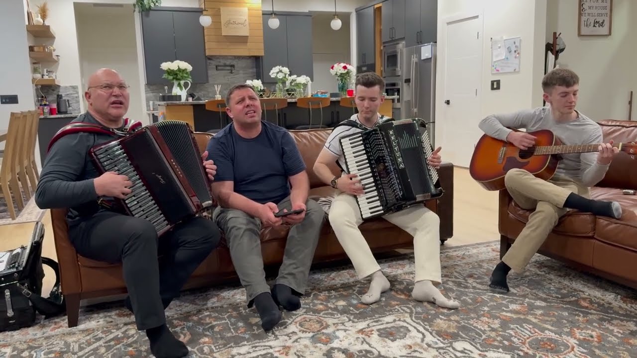 „Mă așteaptă mama…” Vadim Pomotaru cu prietenii 