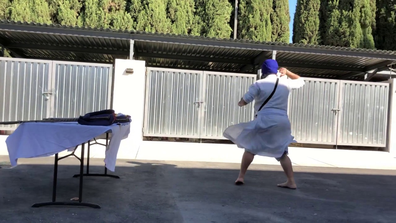 Gatka Lesson 2 - Paintra Demonstration by Ustaad Bhai Baljit Singh