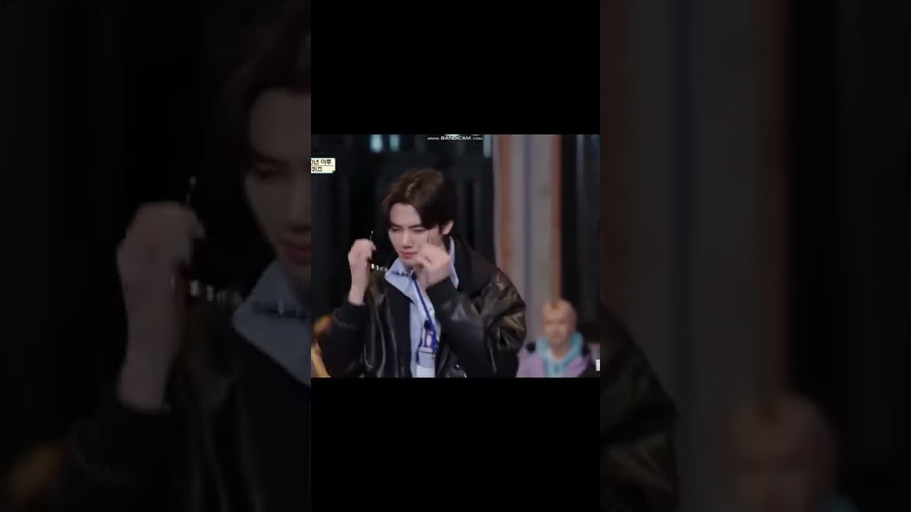 Just Kang Minhee pulling out his priority out of nowhere