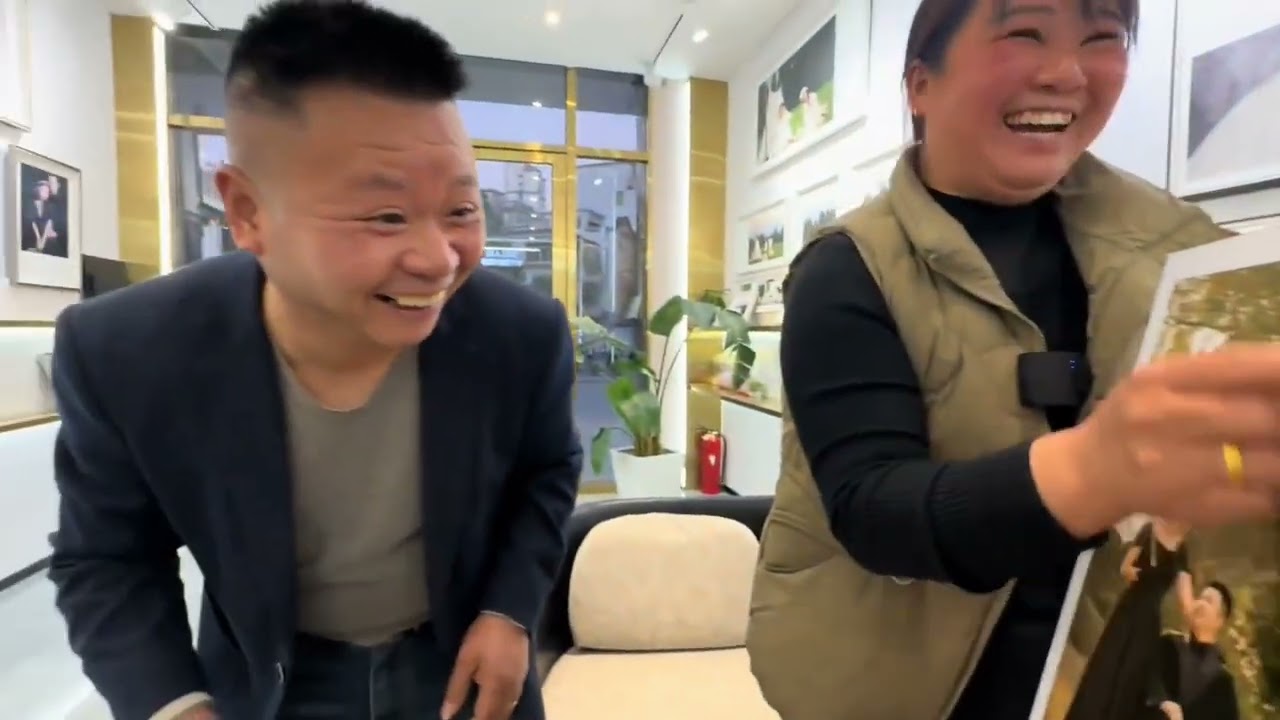 期待已久的婚纱照成品,迫不及待打开!每套都很惊艳,大家觉得咋样