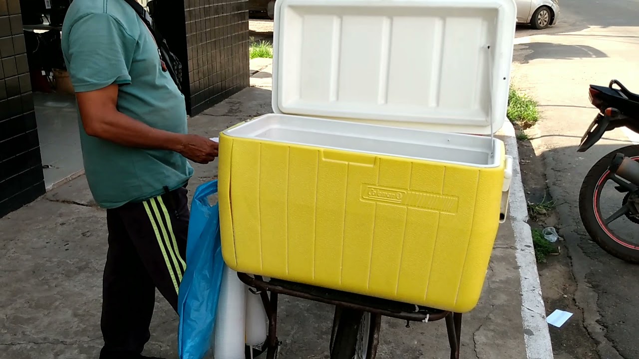 HOMEM VENDEDOR DE SALGADOS (PERTO DA LOJA FEIRÃO DOS MÓVEIS)