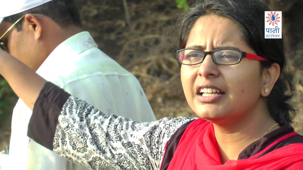 Koregaon's 'BDO Madam' - The Govt Official with a Difference (Hindi) (कसा असावा गावचा बि.डी.ओ.?)