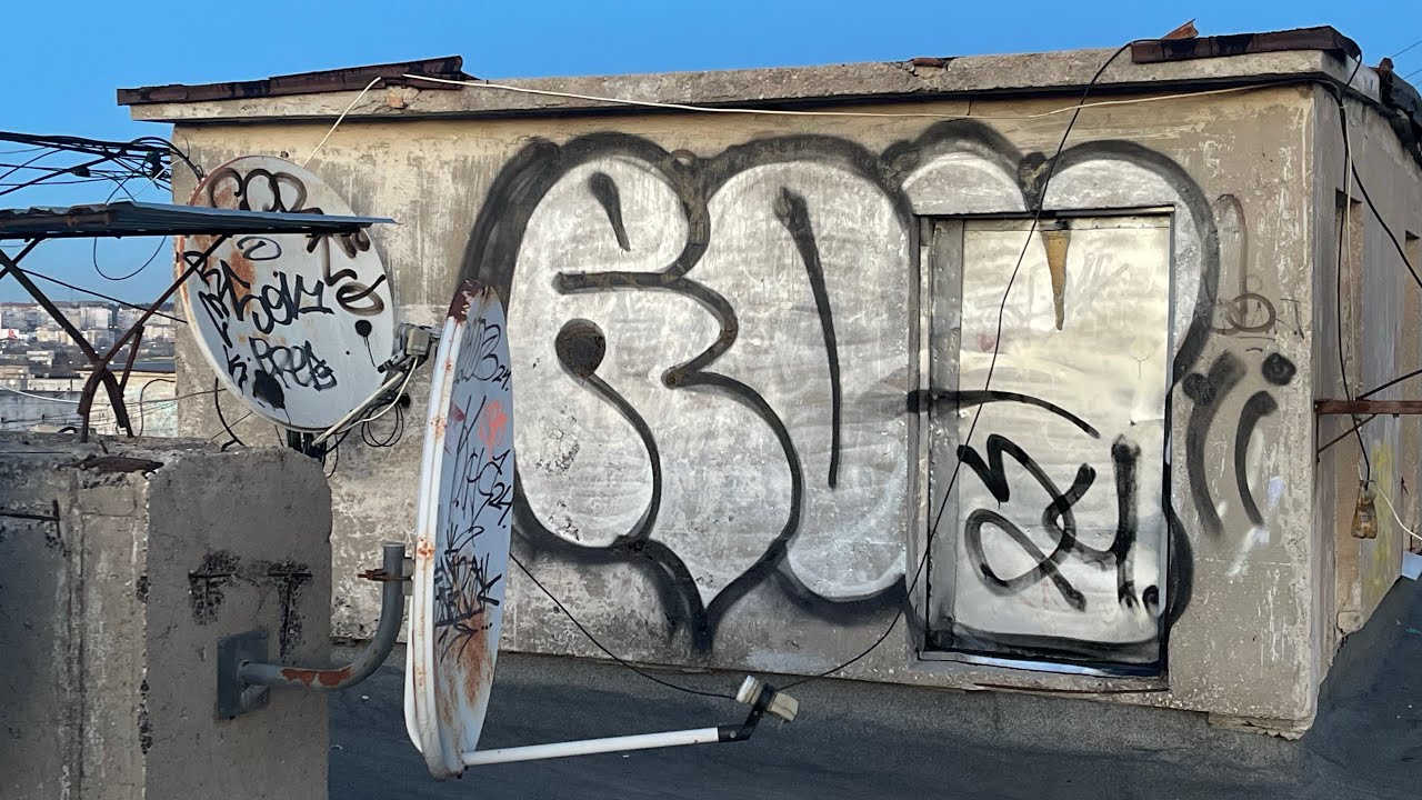 Single player graffiti rooftop trow-up ASMR