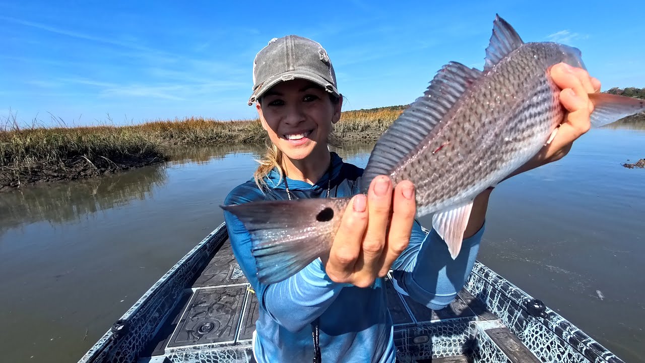 Поймал двух красных рыб один за другим в небольшом ручье!
