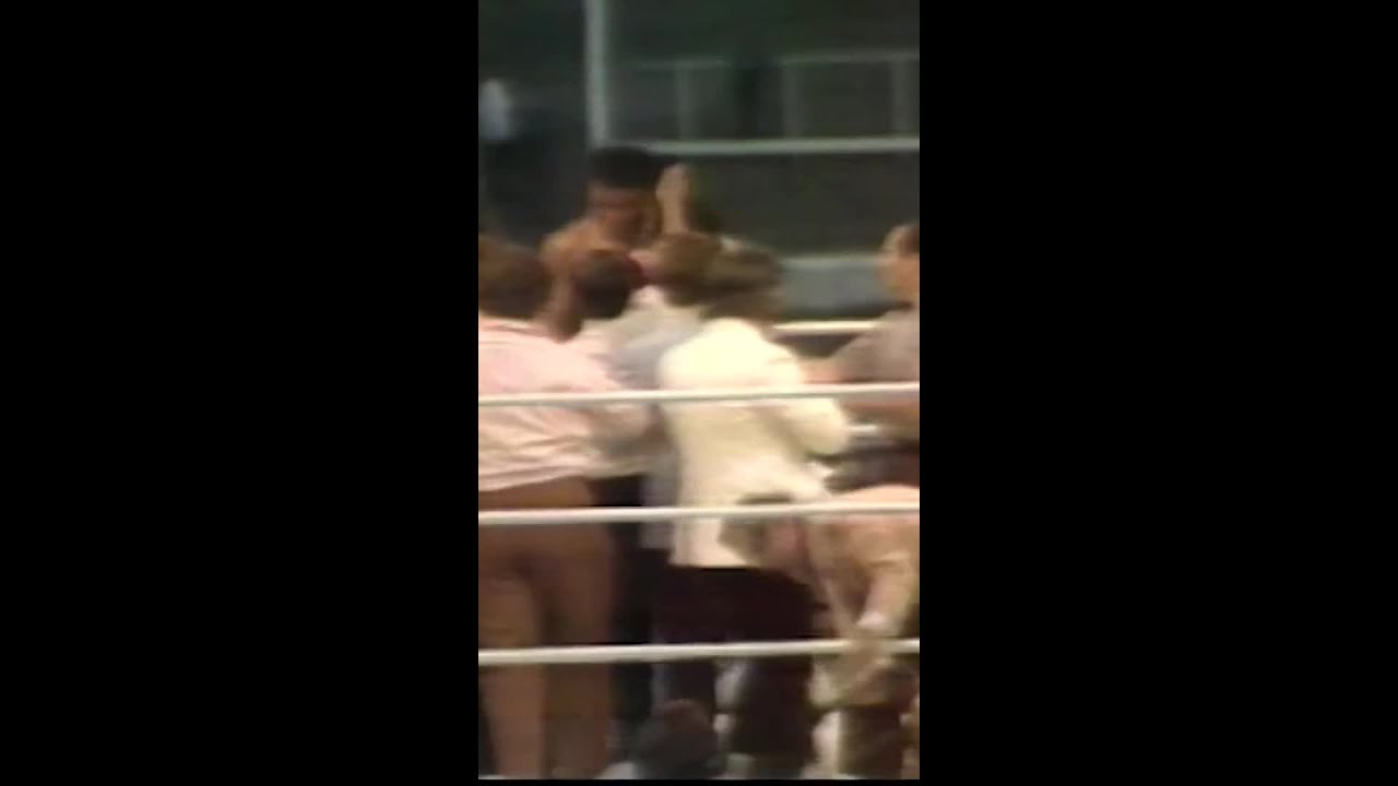 Muhammad Ali vs. Alvin Lewis - Fight Highlights