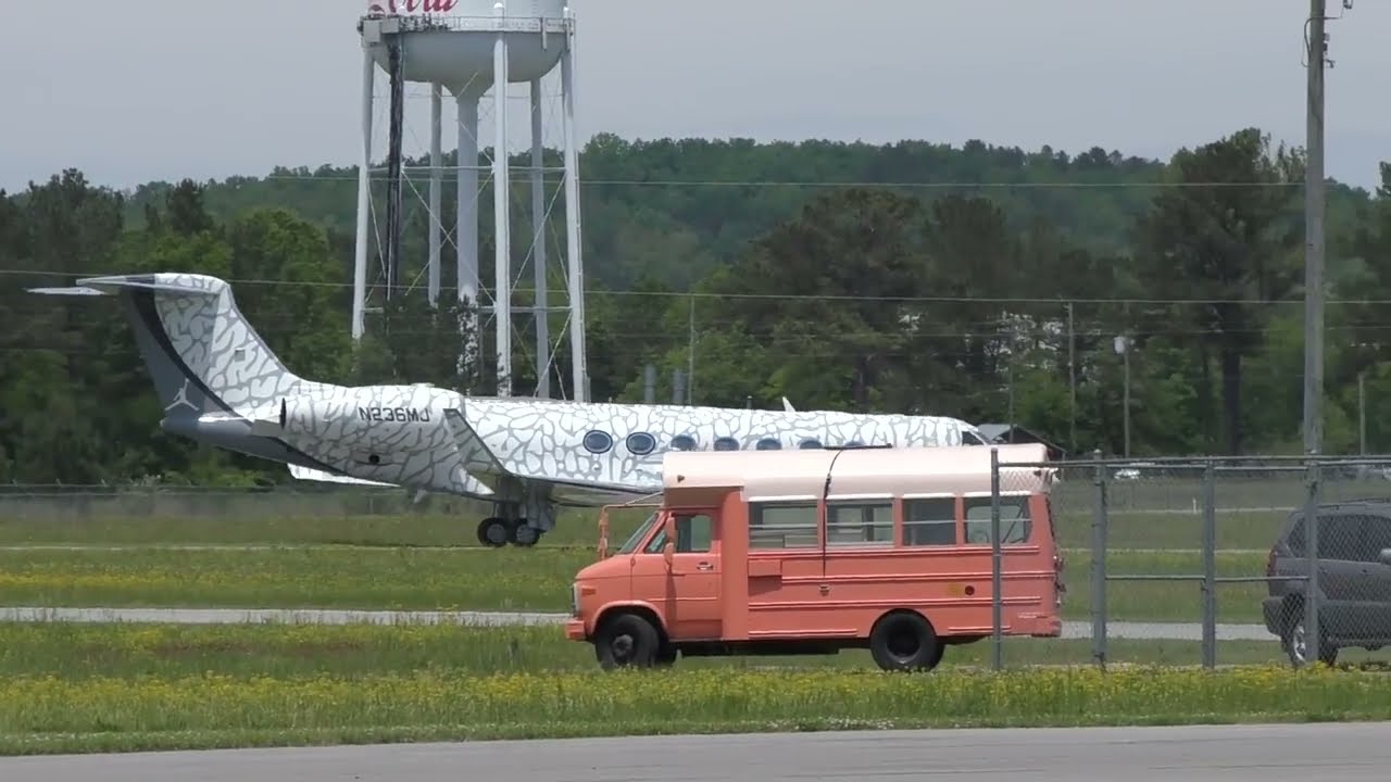 Michael Jordan's Private Jet Landing #N236MJ #N239MJ