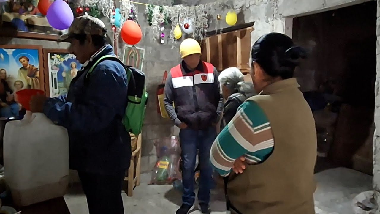 Preparando  el tepache para la gran venta  todo muy limpio y sabroso 