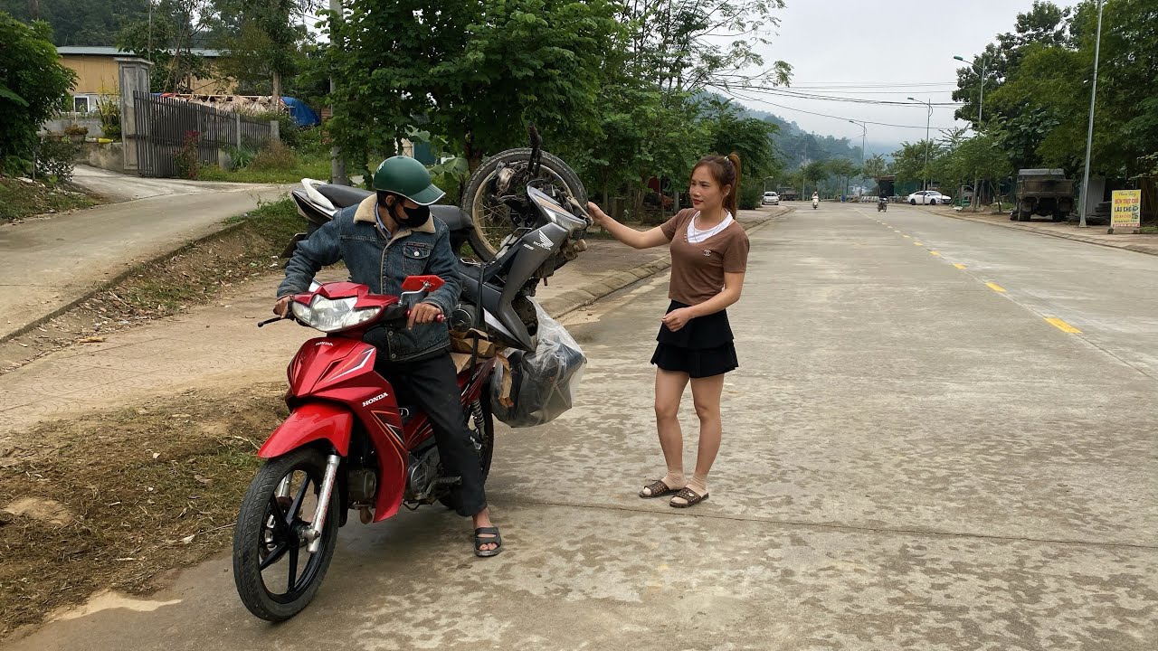 Girl buys motorbike with disassembled parts from scrap collector for $50