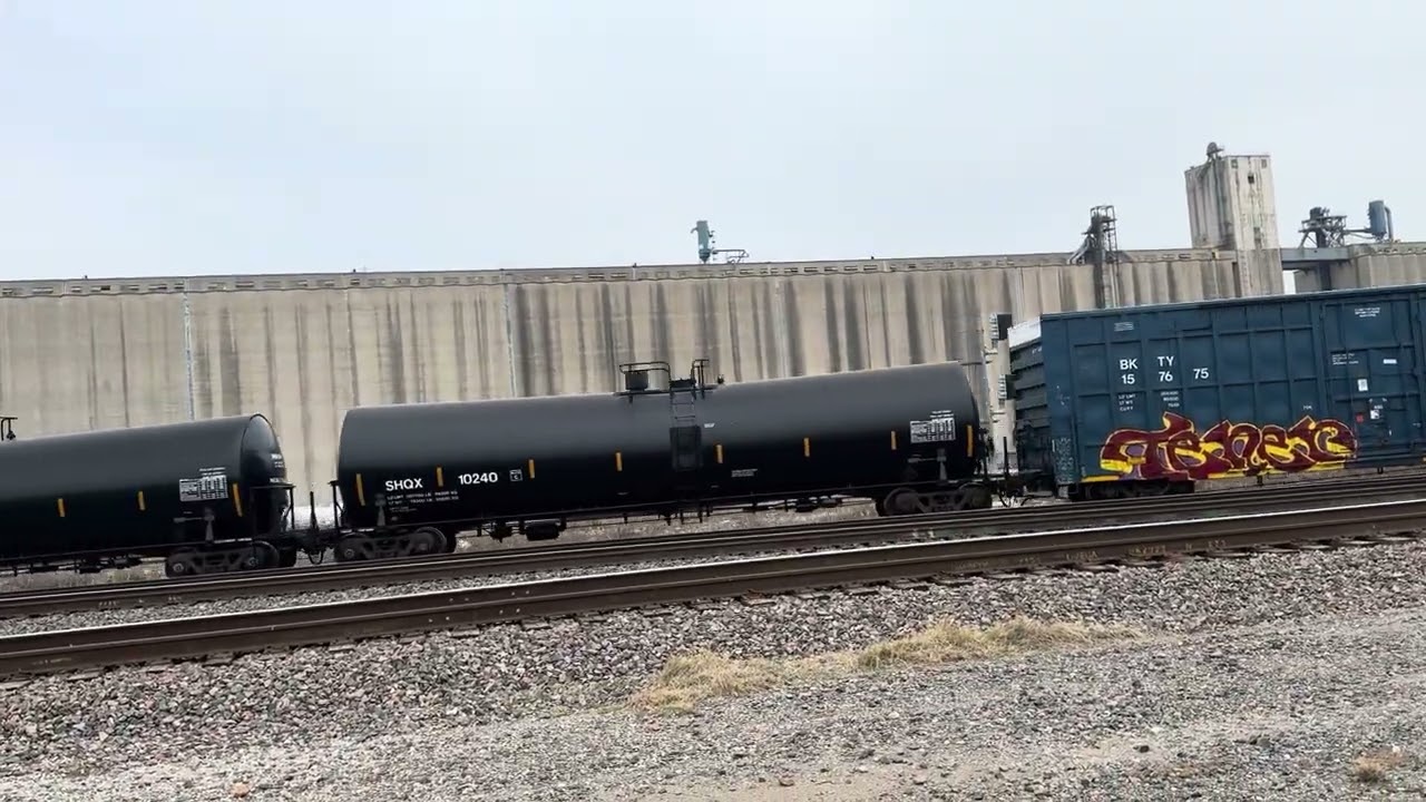 Southbound BNSF Mix Freight Train heading through Saginaw TX. December 13, 2025