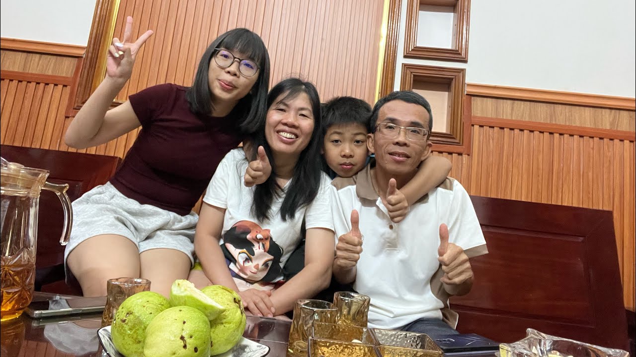đón giao thừa cùng gia đình 