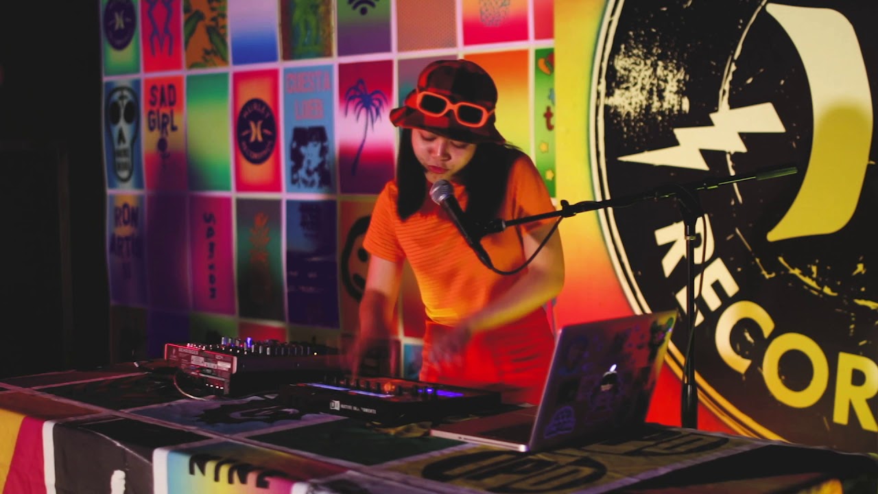 HURLEY LIVE SESSIONS: LEALANI