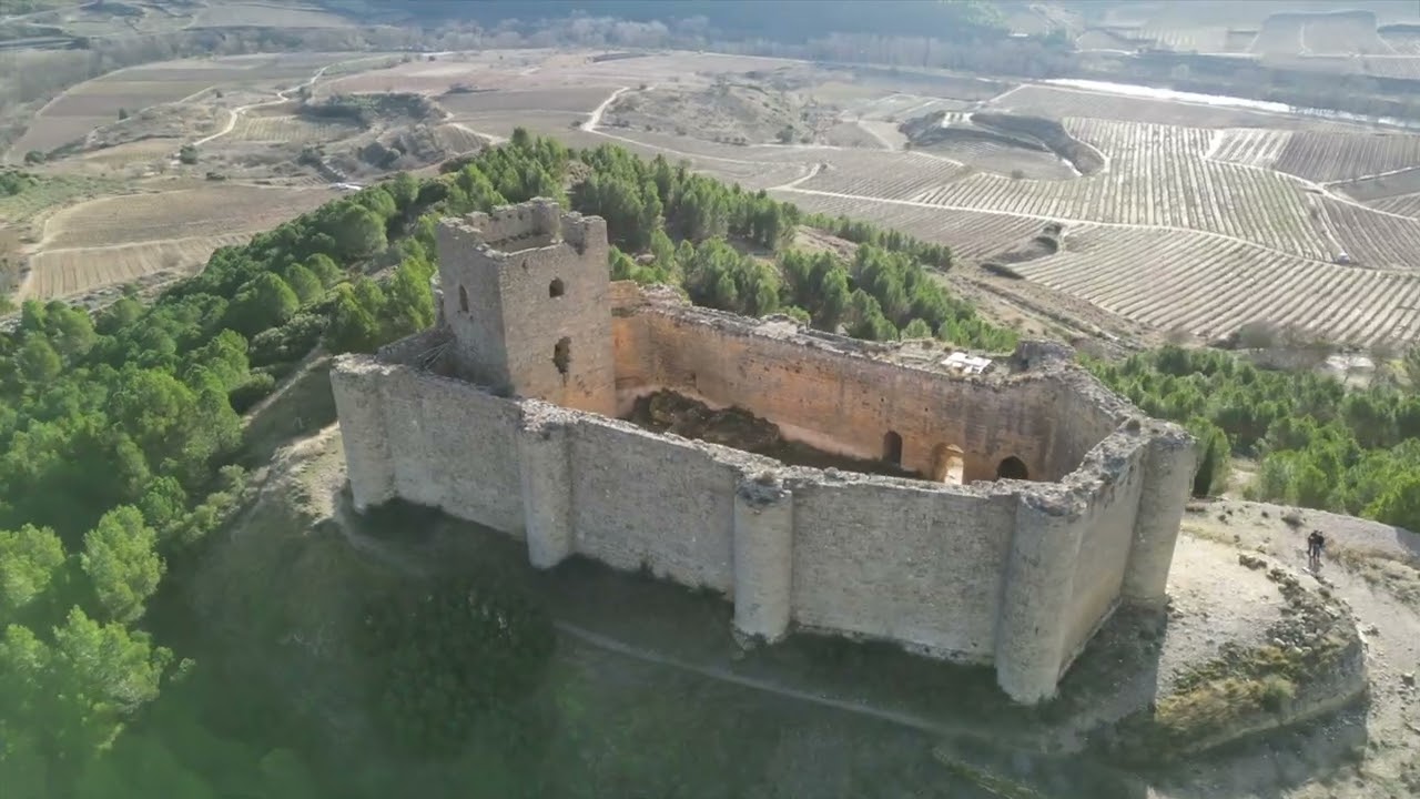 San Asensio , La Rioja ,   Ermita Santa Maria de Davalillo y Castillo , Dron DJI Mini 3 Pro