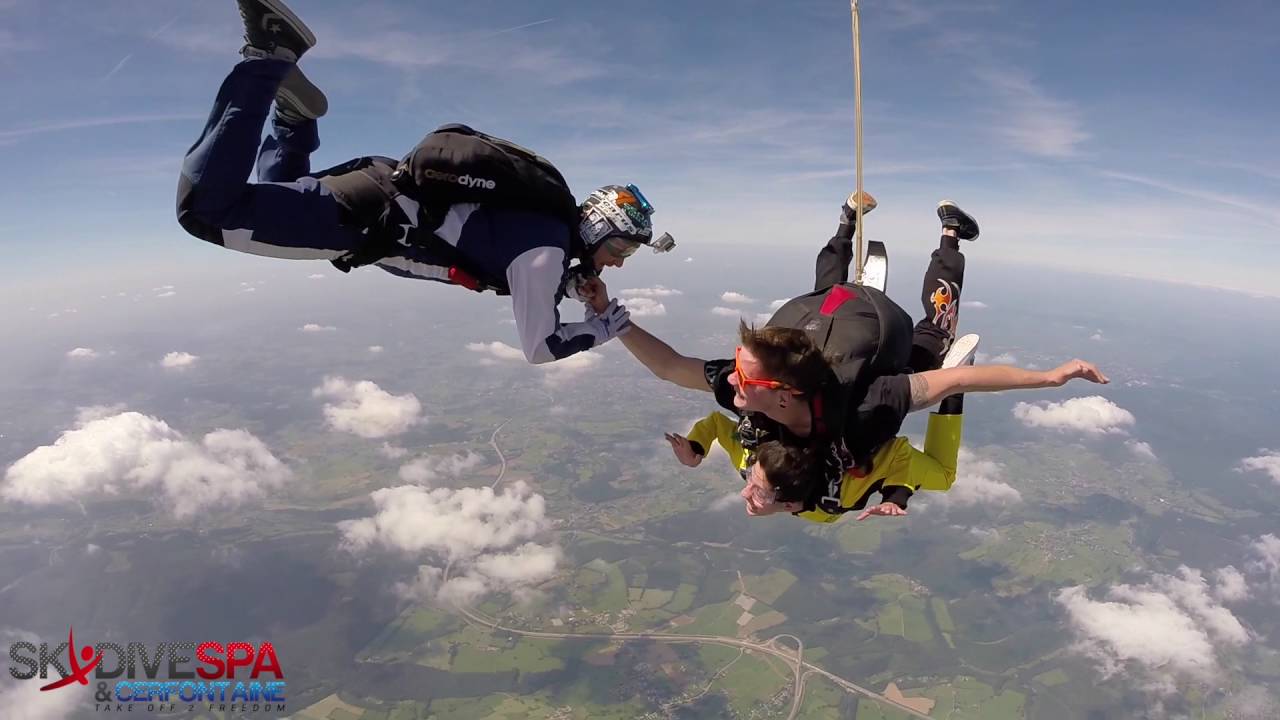 Saut en parachute tandem à Spa, Sara - juin 2016(Skydive Spa)