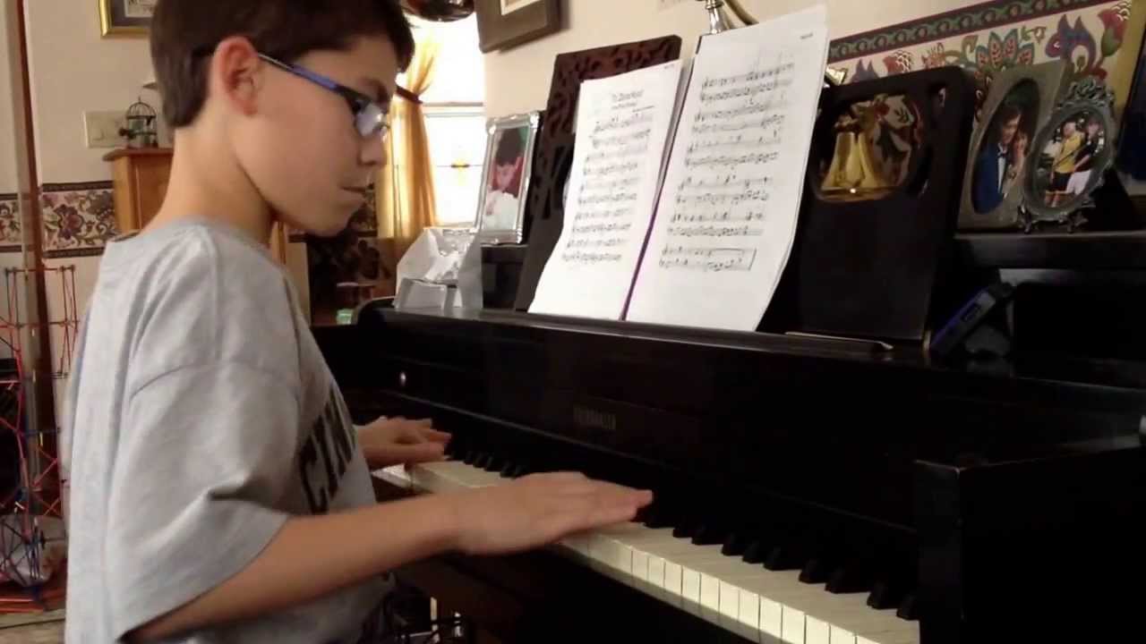 Piano Player looking for Groupies playing To Zanarkand