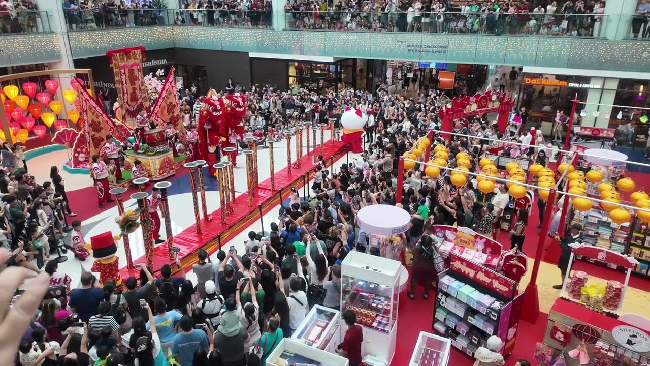 [4K] Yi Wei Twin Lion Dance on High Poles Performance @ Marina Square 19.01.2025
